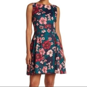 NWT Vince Camuto Green Floral Scuba Fit and Flare Dress 6